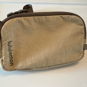 Lululemon mini belt bag Trench/Nomad